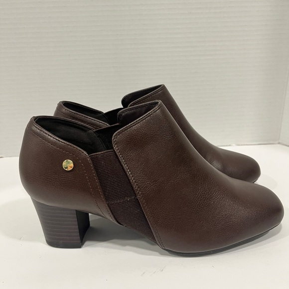 east 5th Womens Rossi Stacked‎ Heel Booties
Size: 7.5W. Color. Brown - Picture 3 of 6